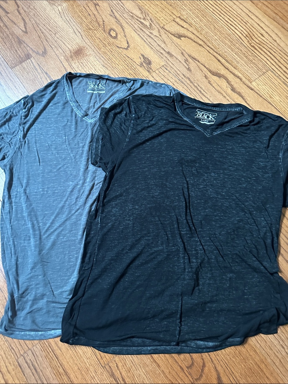 Bundle of 3 Buckle Men’s Black, Navy and Gray V-Neck Tees